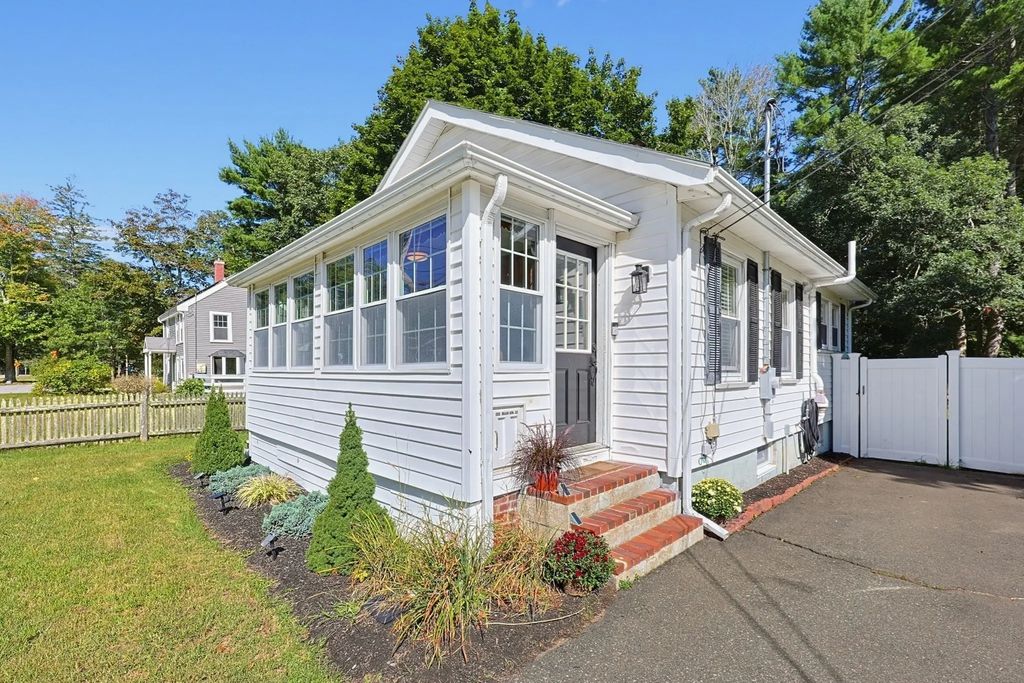 300 Cocasset St, Foxboro