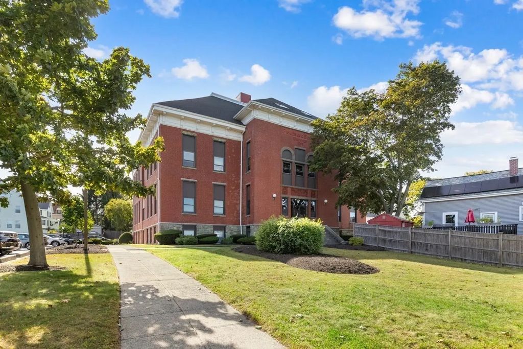 181 North St #213, Salem