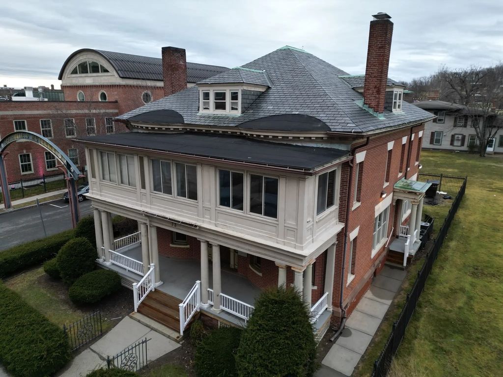73 Chestnut St, Springfield