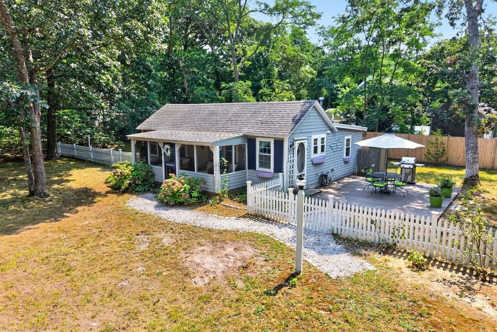 15 Alice Rd, Eastham