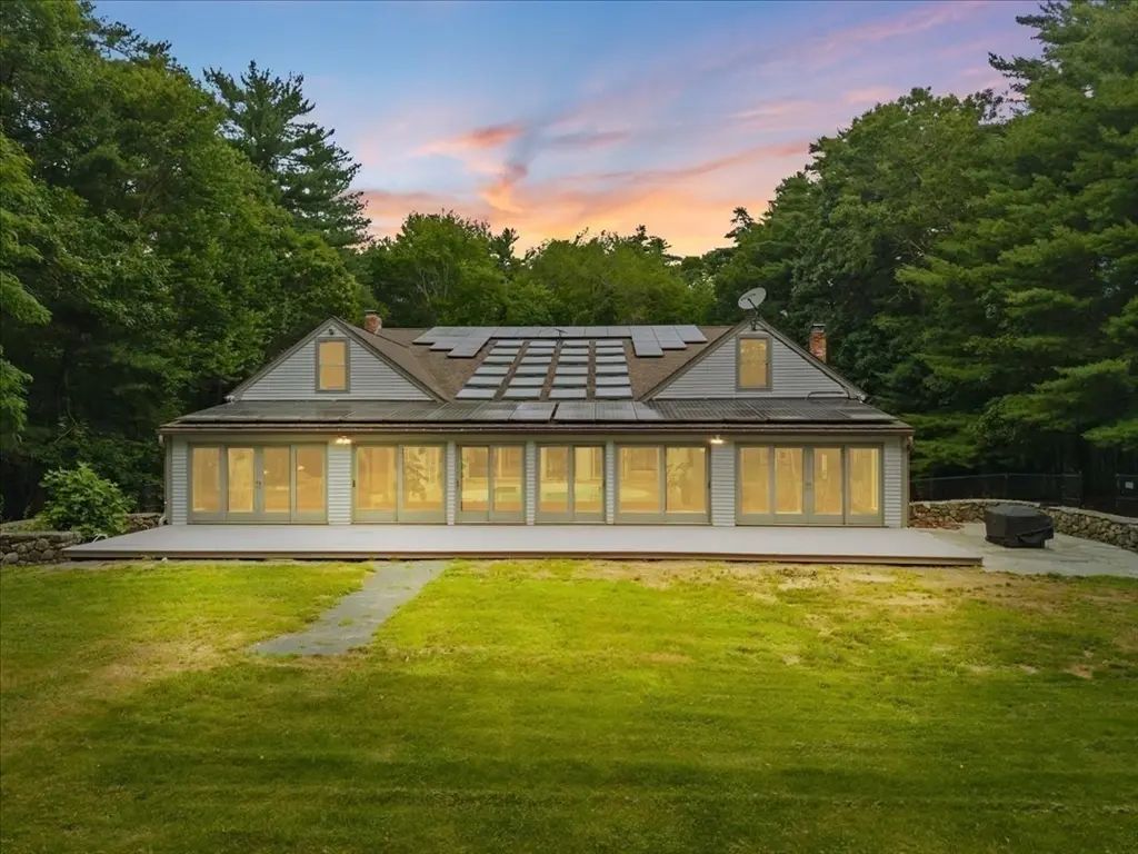 10 Kathy Ln, East Bridgewater