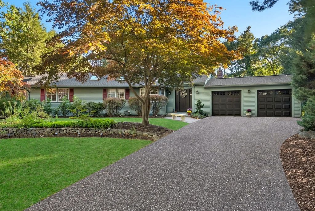 44 Pequot Rd, Wayland