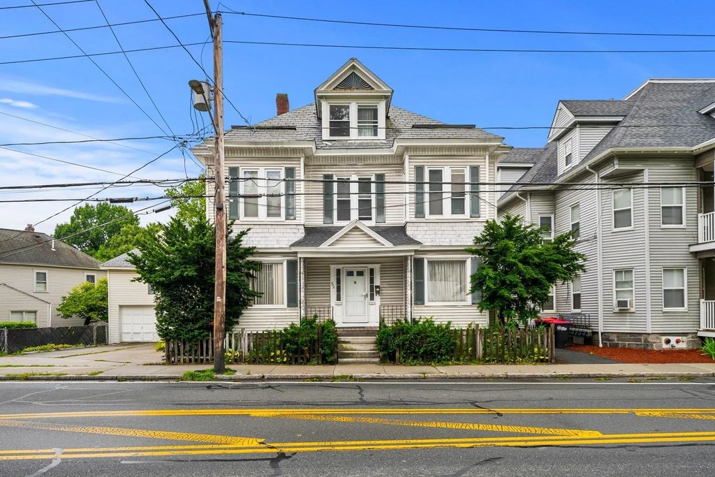 952 Bridge St, Lowell