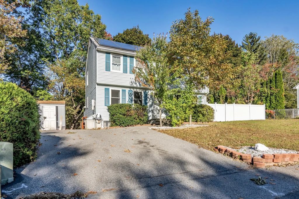7 Royal Dr, Methuen