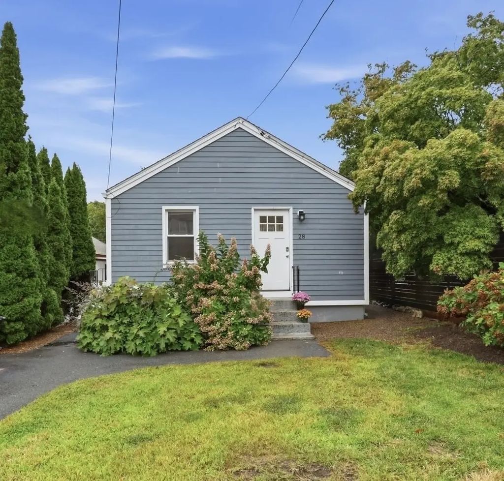 28 Cleveland Street, Medford