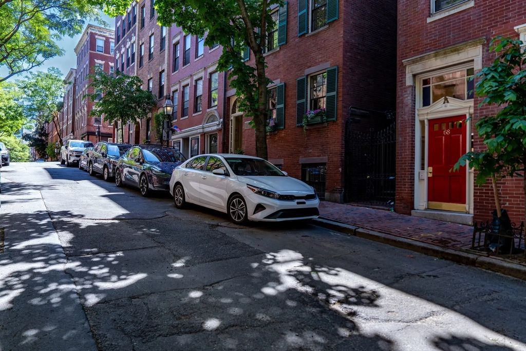 68 Phillips St #6, Boston