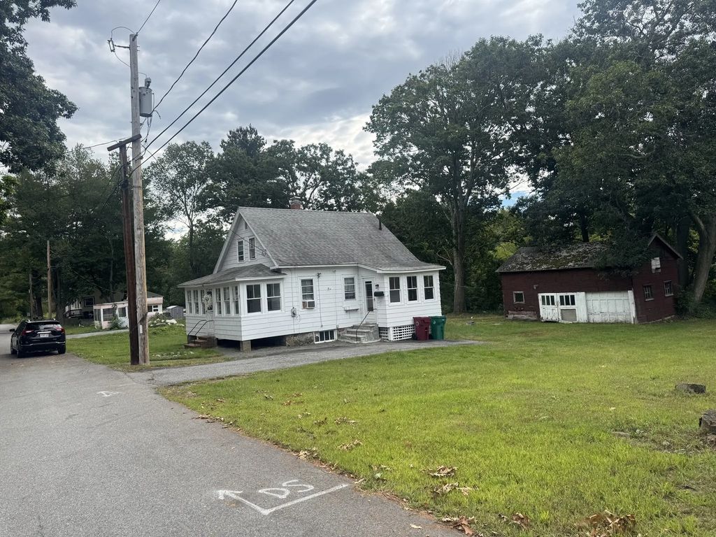 47 Pemberton St, Lowell