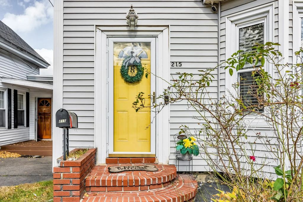 215 Ferry St, Lawrence
