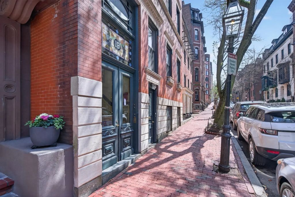 18 Hancock St #4, Boston