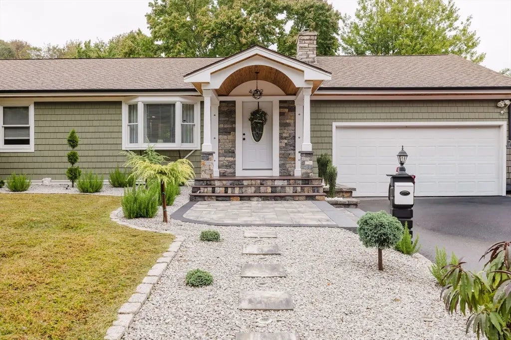 462 Harbor View Blvd., Somerset