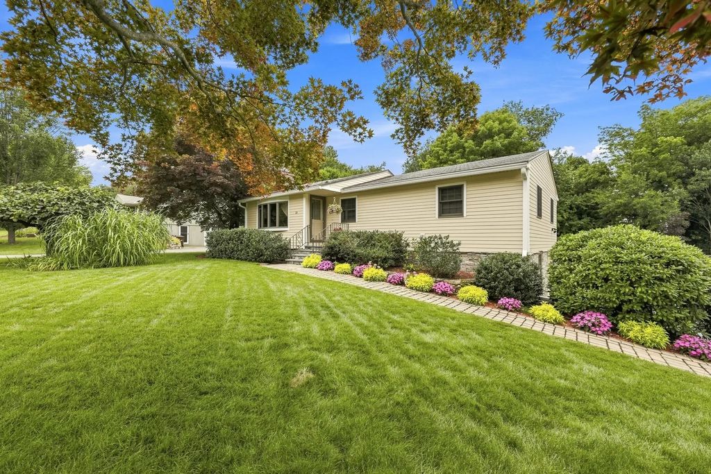 21 Old Meetinghouse Rd, Auburn