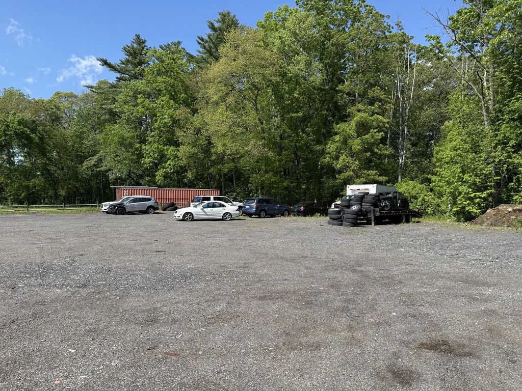 33 Buttonwood Road, Amesbury