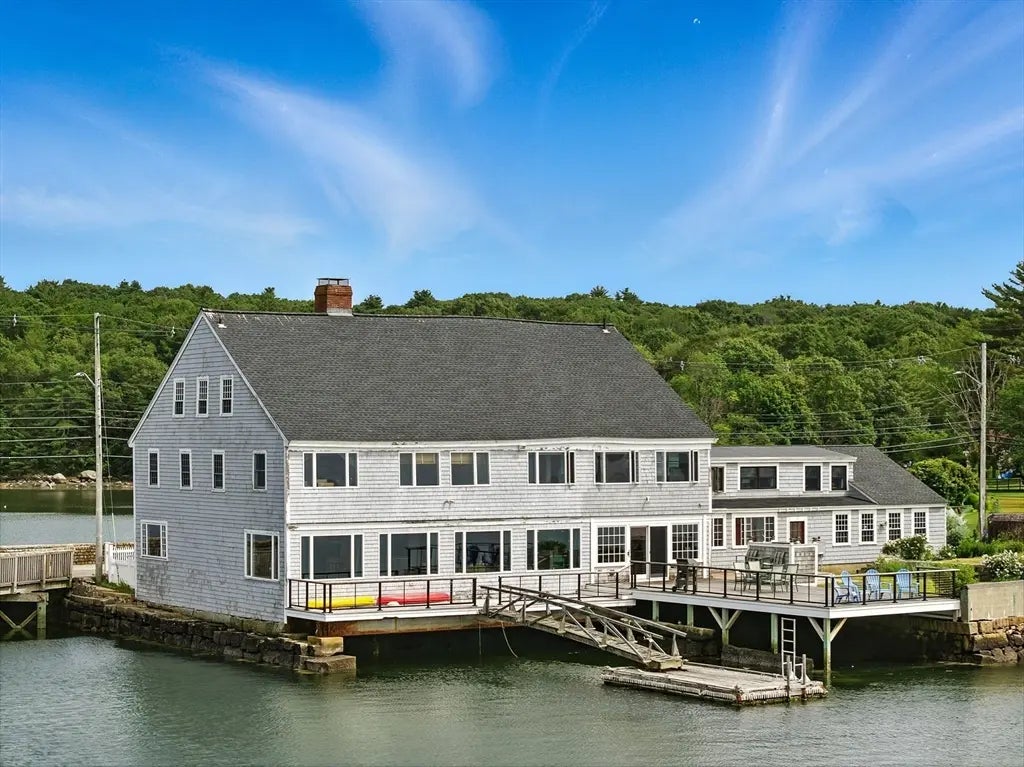 672 Washington Street, Gloucester