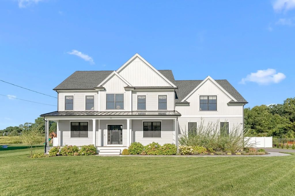 82 Colts Way, Attleboro