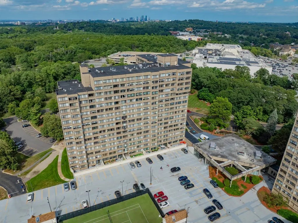 250 Hammond Pond Pkwy #306n, Newton