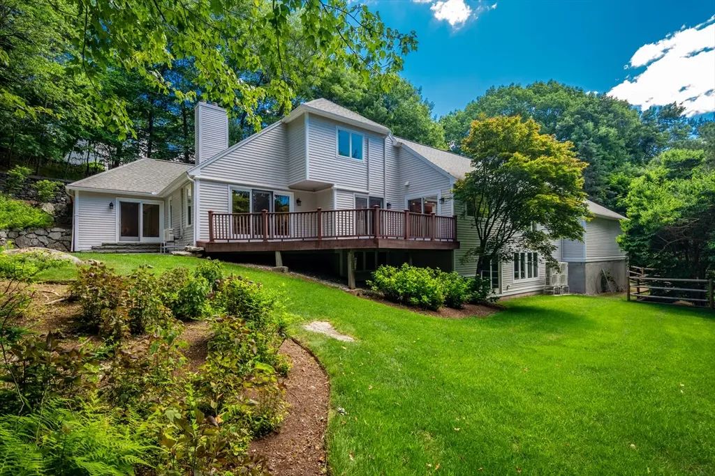 15 Fieldstone Dr, Winchester