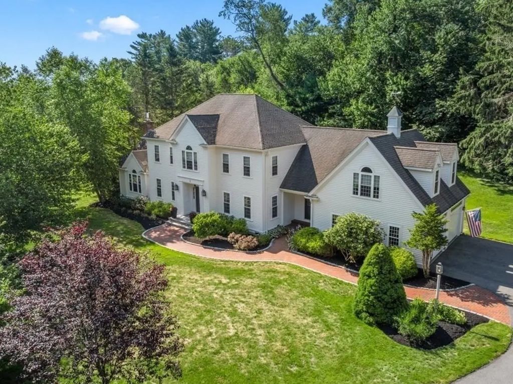 2 Blackthorne Lane, Norwell