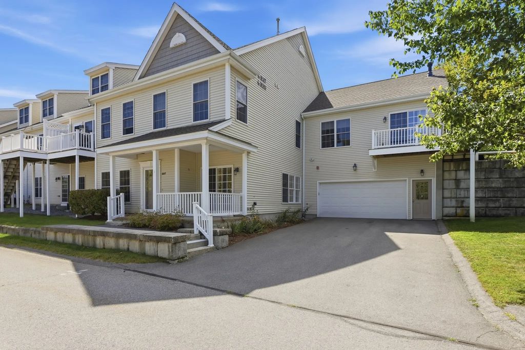 307 Autumn Ridge Dr #307, Ayer