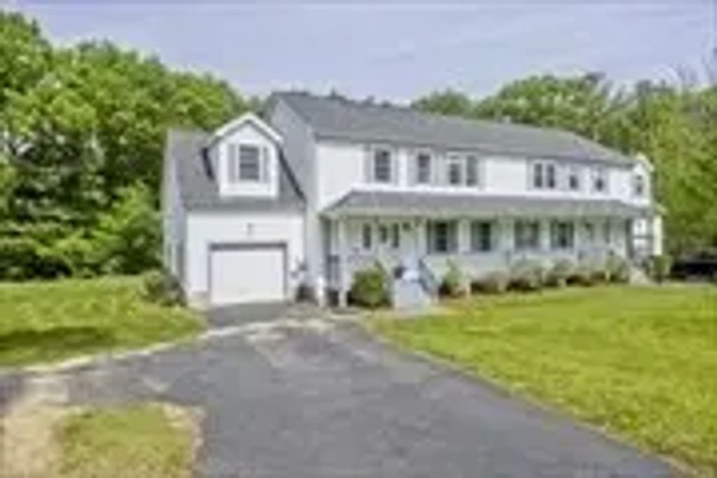 28 Sullivan Blvd #a, Oxford