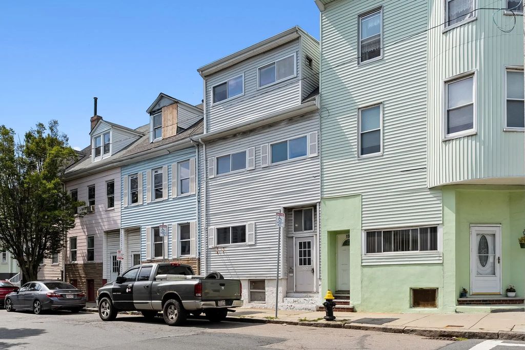 192 Lexington St, Boston