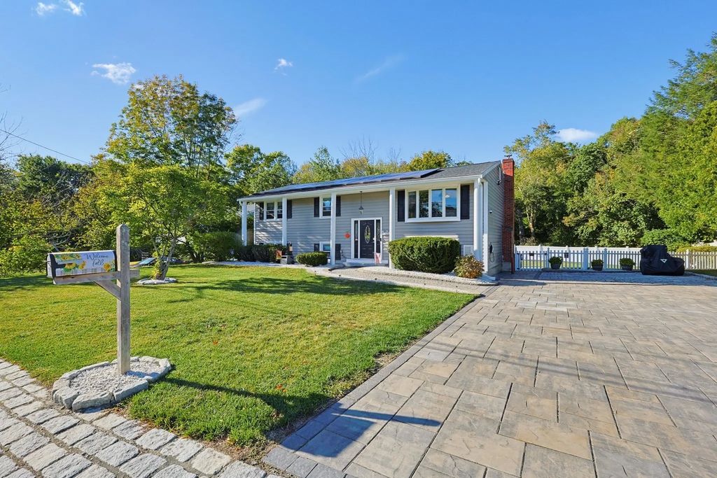 39 Candy Ln, Brockton