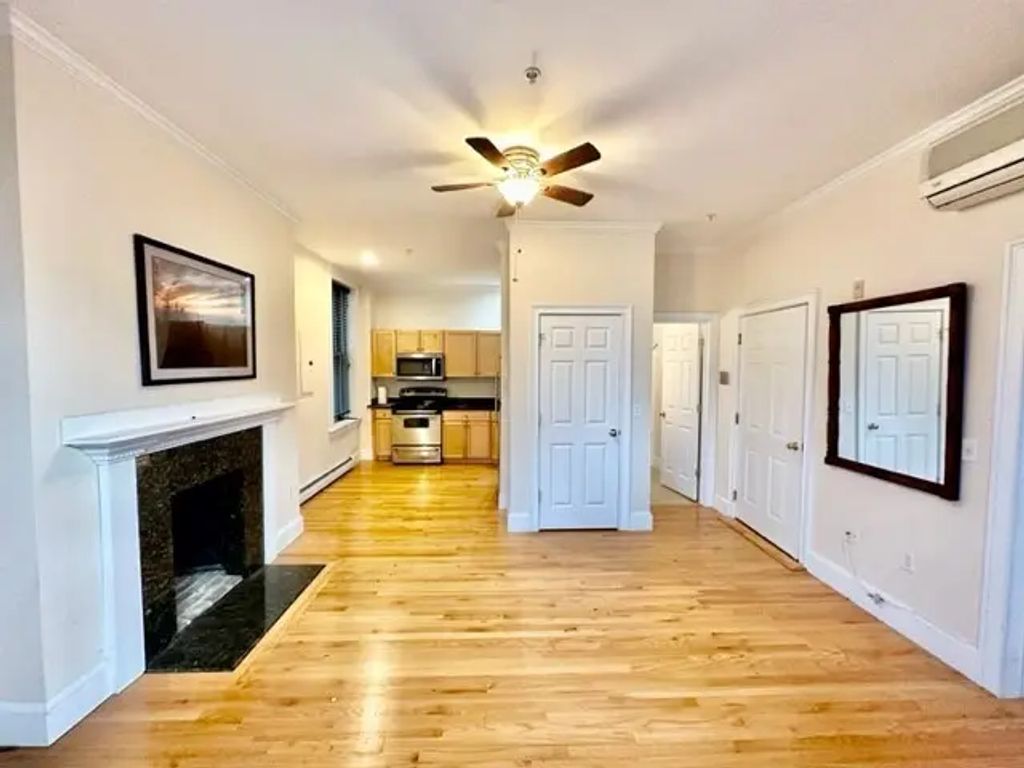 435 Beacon #4, Boston