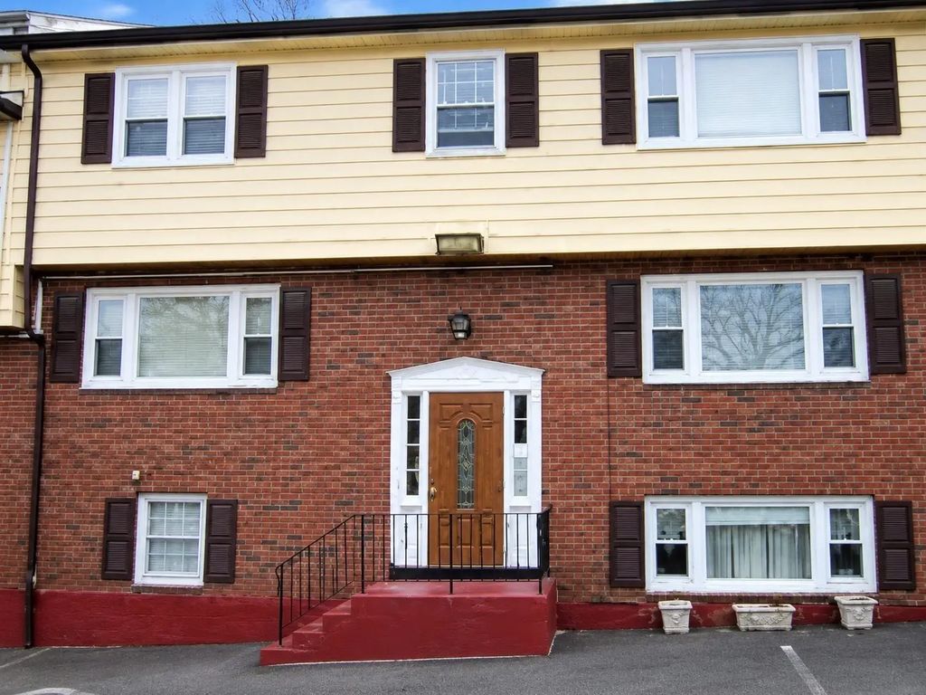 19 Glen St #1, Boston