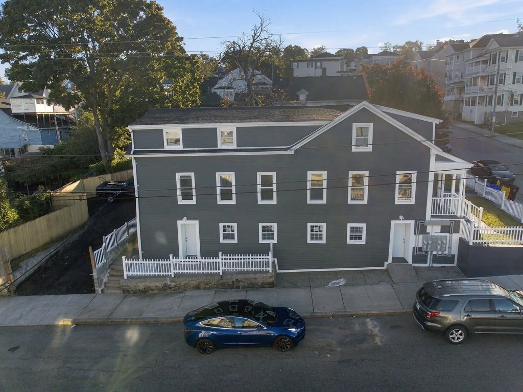 66-70 Cedar St, Fall River
