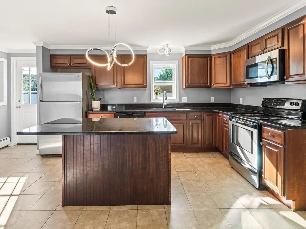 23 Snell St, Sturbridge