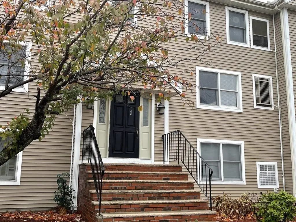 1 Maude St #7, Malden