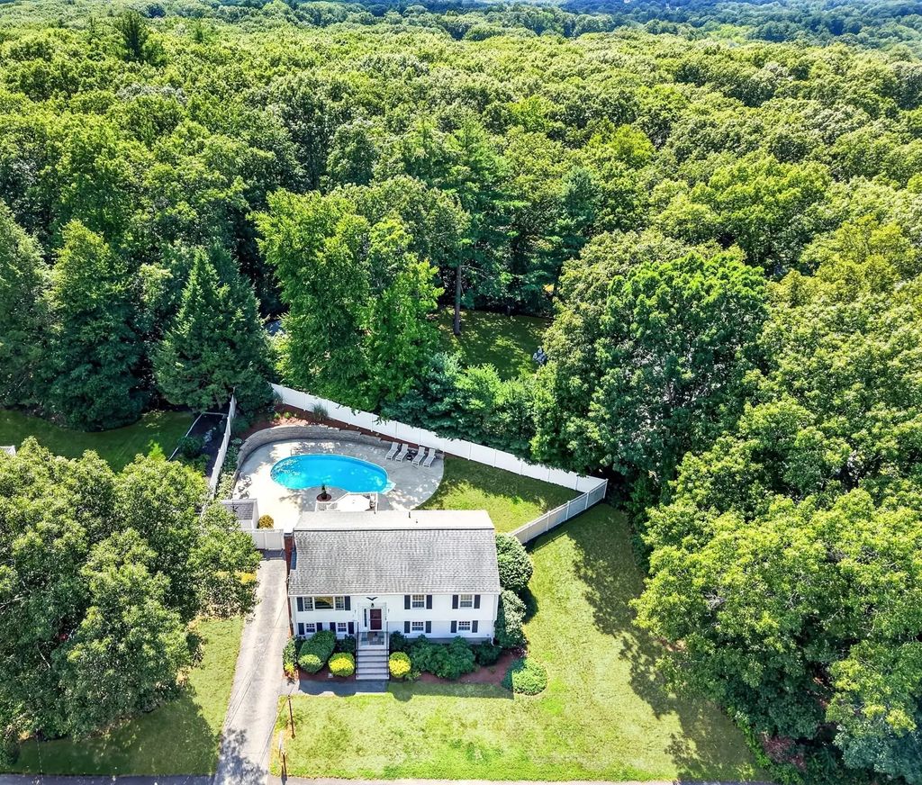 2 Town Line Rd, Burlington