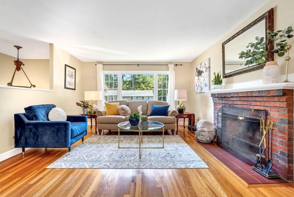 2 Town Line Rd, Burlington