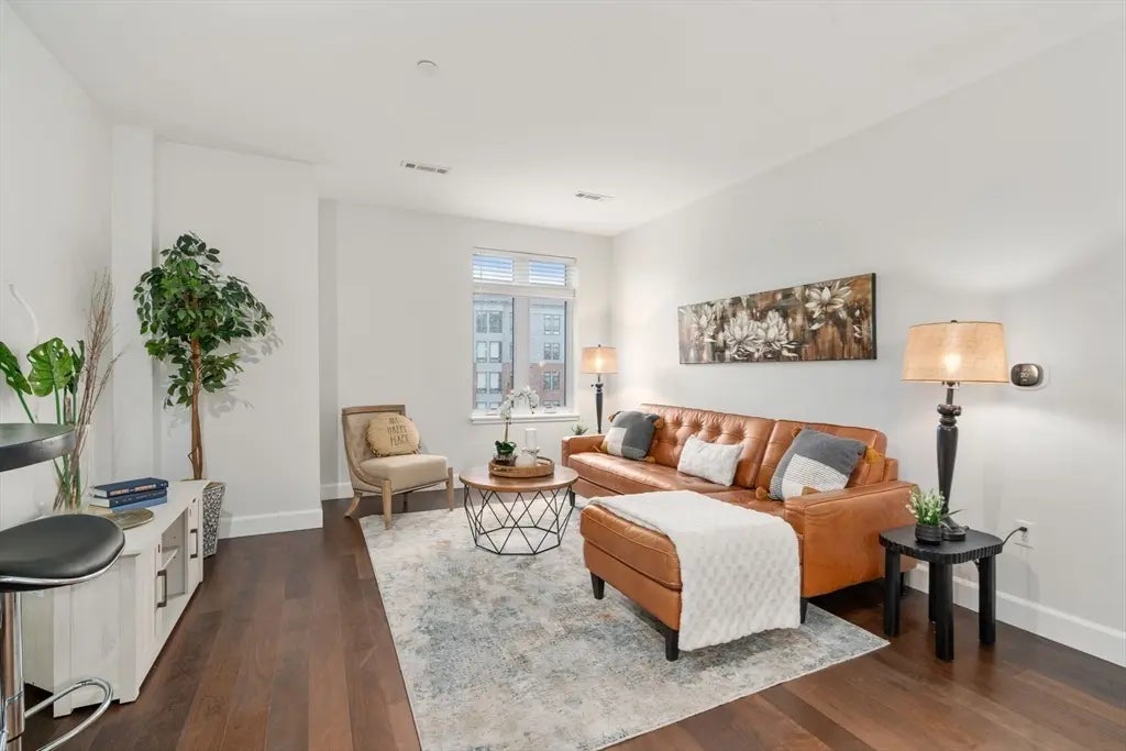 1501 Commonwealth Ave #304, Boston