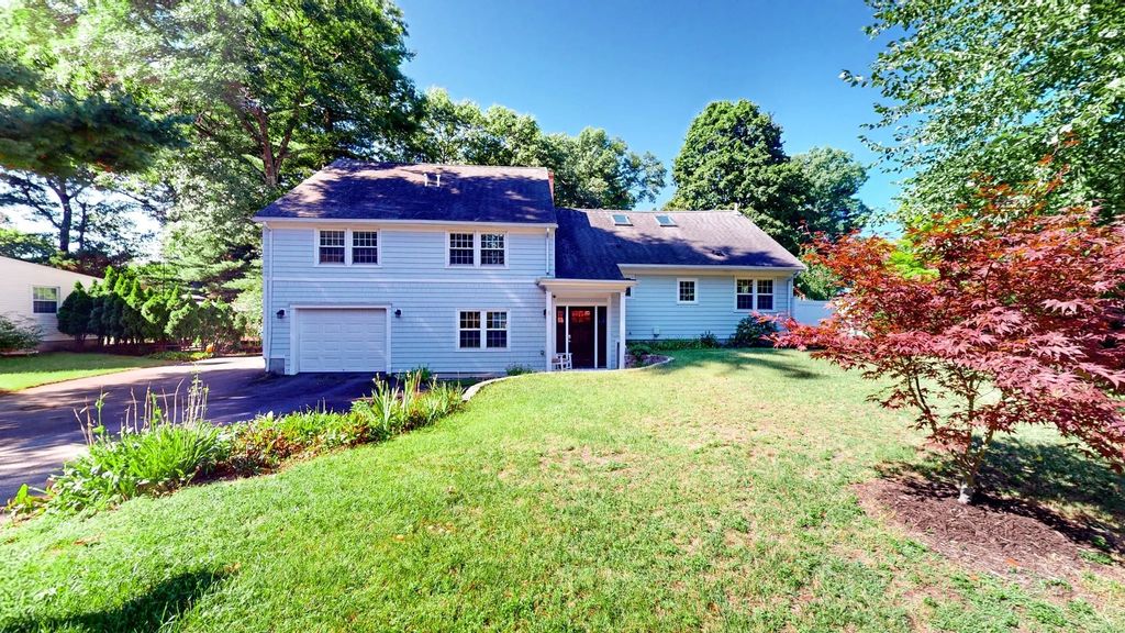 9 Fells Circle, Wellesley