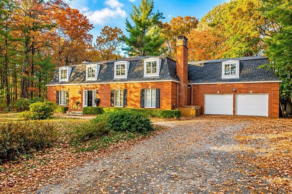 12 Woodland Rd, Westfield