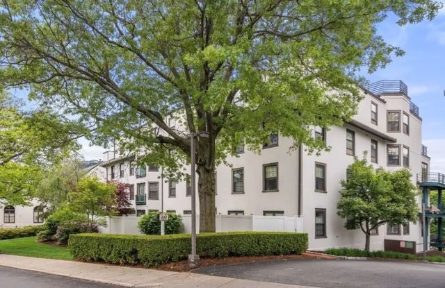 227 Summit Ave #e304, Brookline