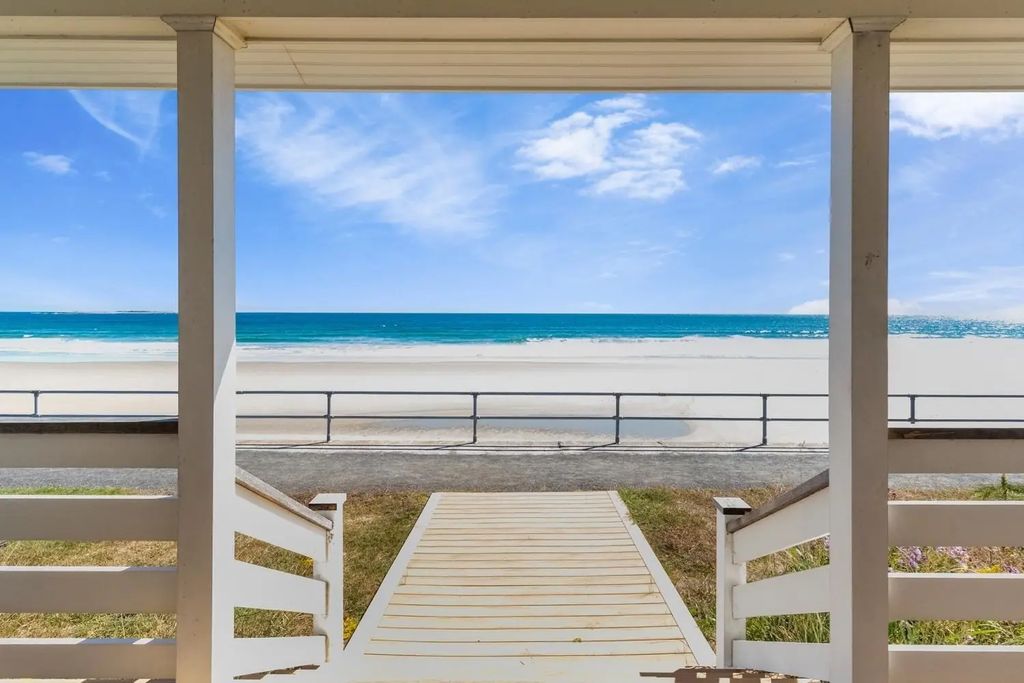 88 Long Beach, Rockport