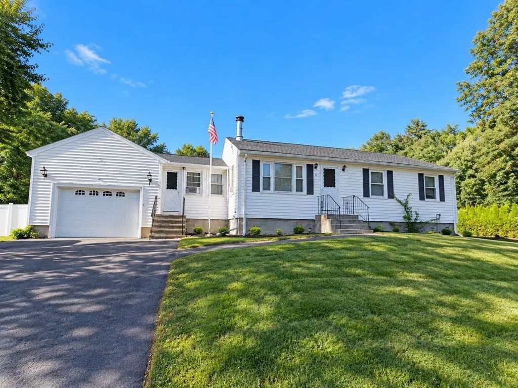 11 University Lane, Methuen