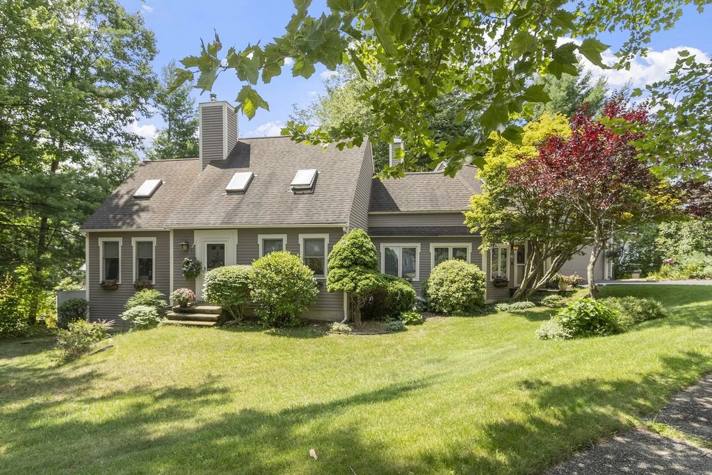 115 Village Xing, Fitchburg