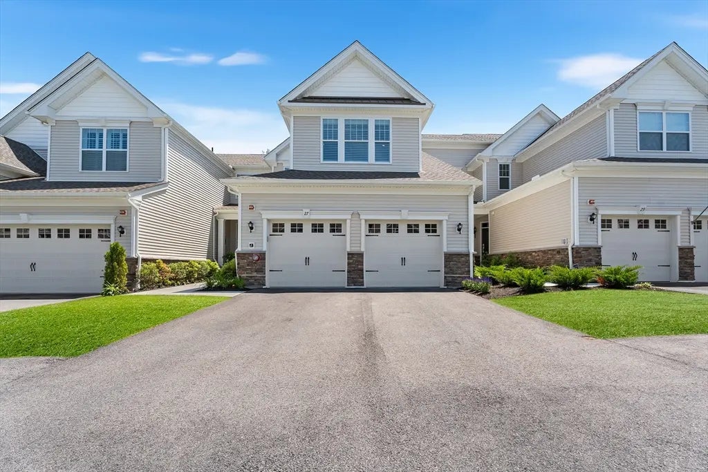 27 Richardson Dr #27, Millis