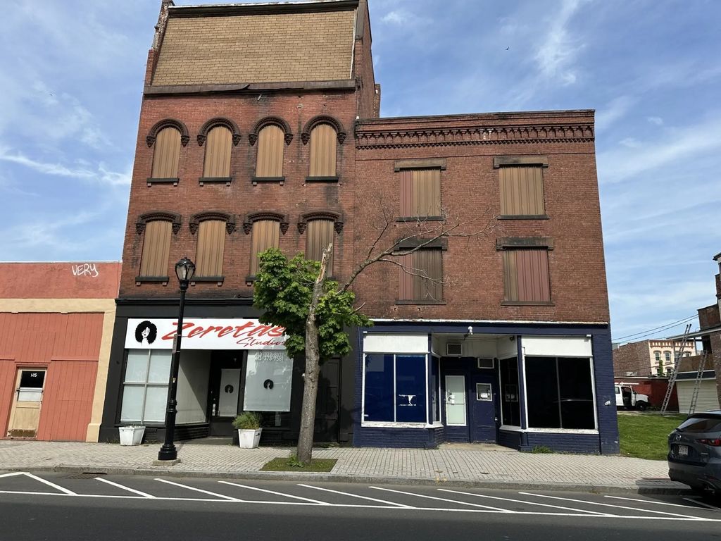 117-123 High St, Holyoke