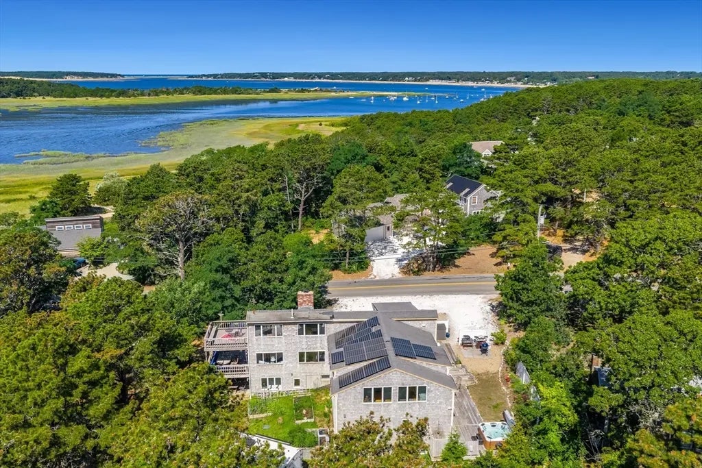 345 Cove Rd, Wellfleet