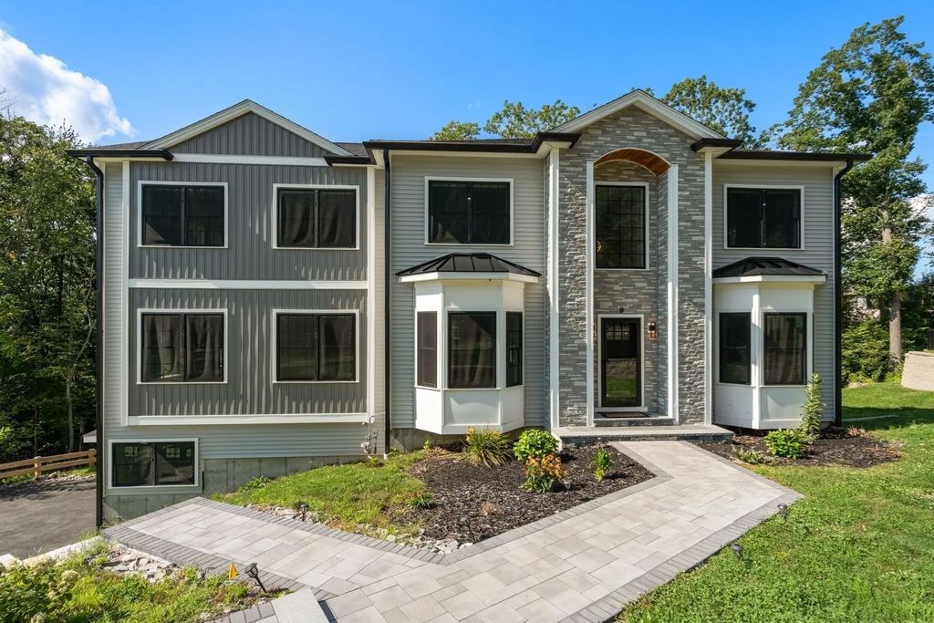 9 Flanagan Dr, Shrewsbury