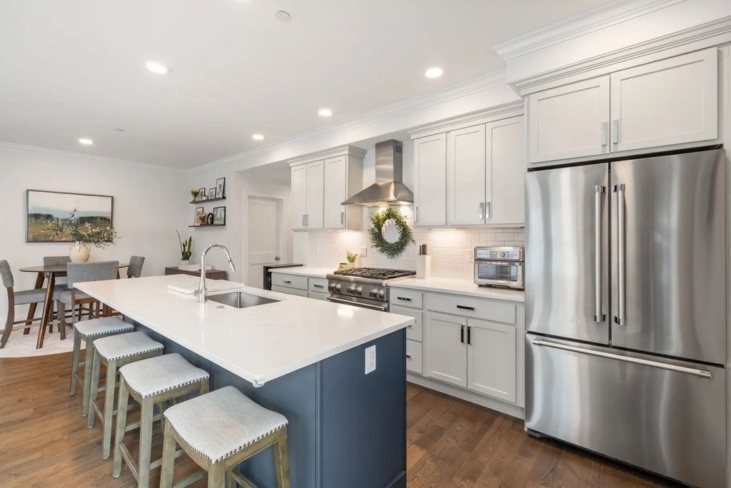 138 Neponset Ave #4, Boston