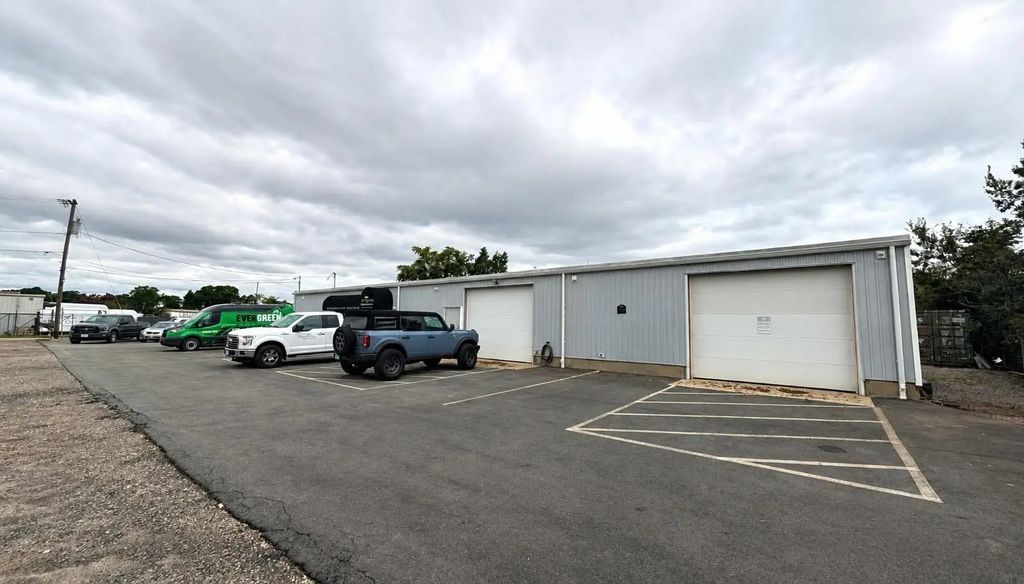 2 Evergreen Ave, Warwick