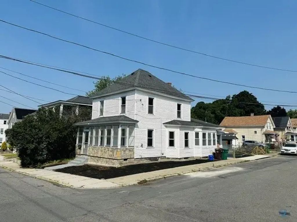 159 Ludlam St, Lowell
