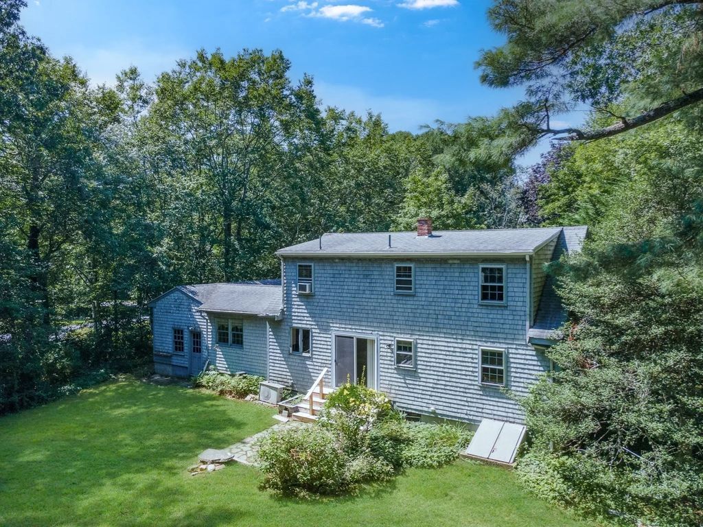 7 Tupola Ln, Mattapoisett