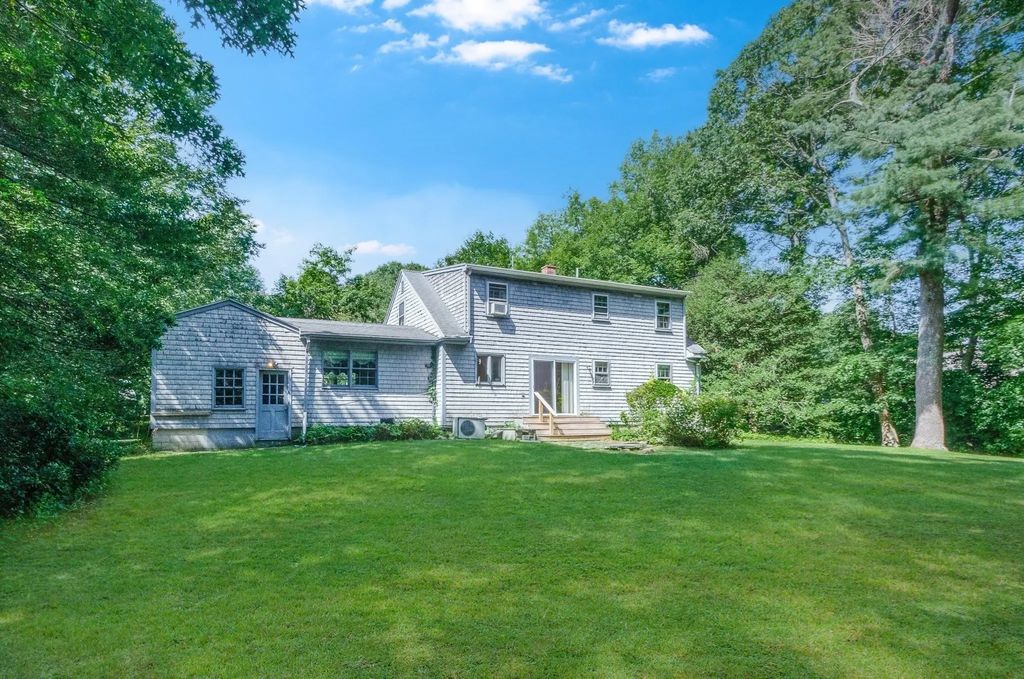 7 Tupola Ln, Mattapoisett