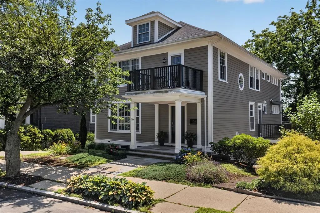 16 York Ter, Brookline