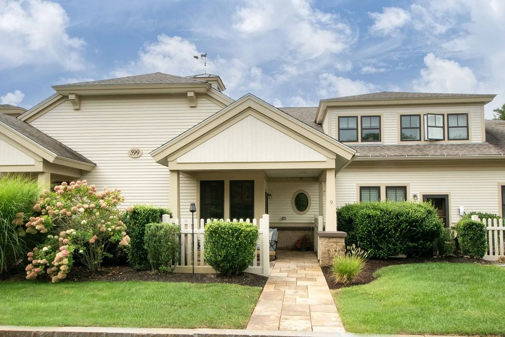 599 Washington St #9, Pembroke
